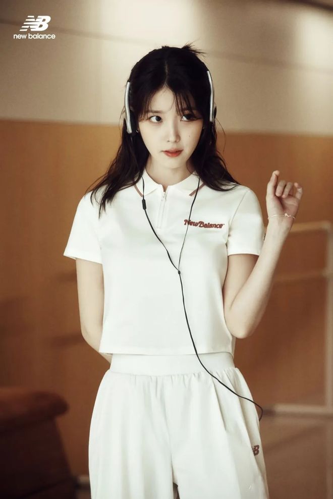 都灵和IU的绽放满足了少女的全部幻想mg不朽情缘平台网站本周时髦大事｜陈(图29)