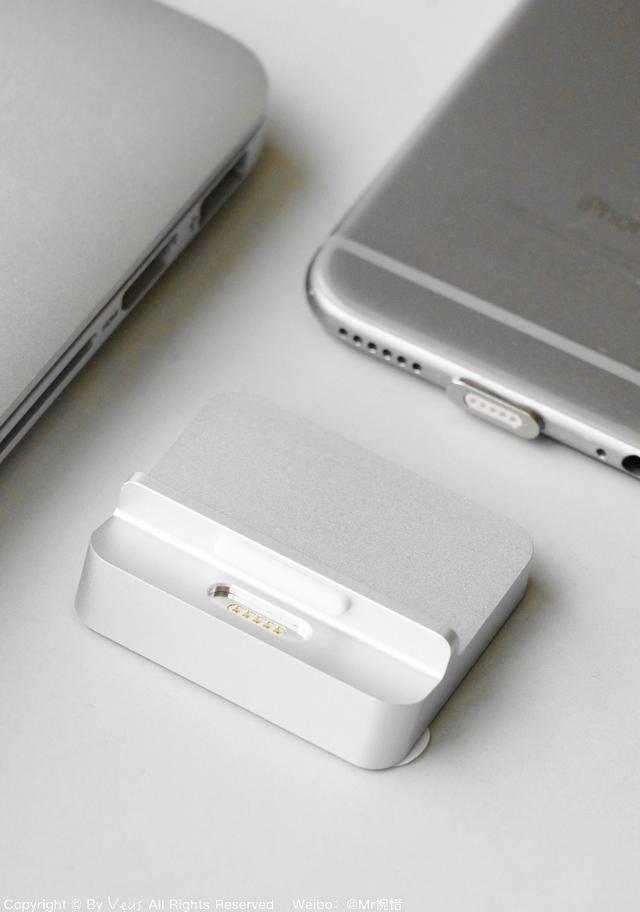 iPhone充电像放水杯一样简单不朽情缘电子游戏这个磁吸底座 让