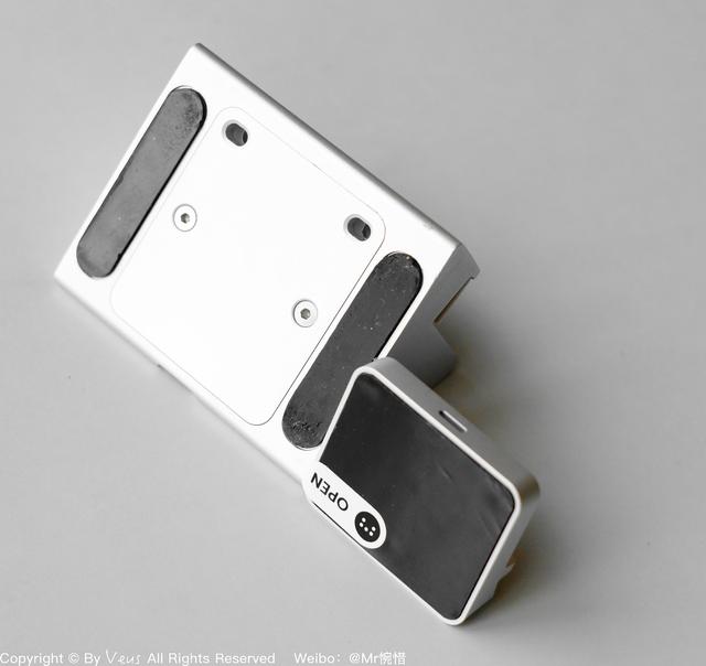 iPhone充电像放水杯一样简单不朽情缘电子游戏这个磁吸底座 让(图3)